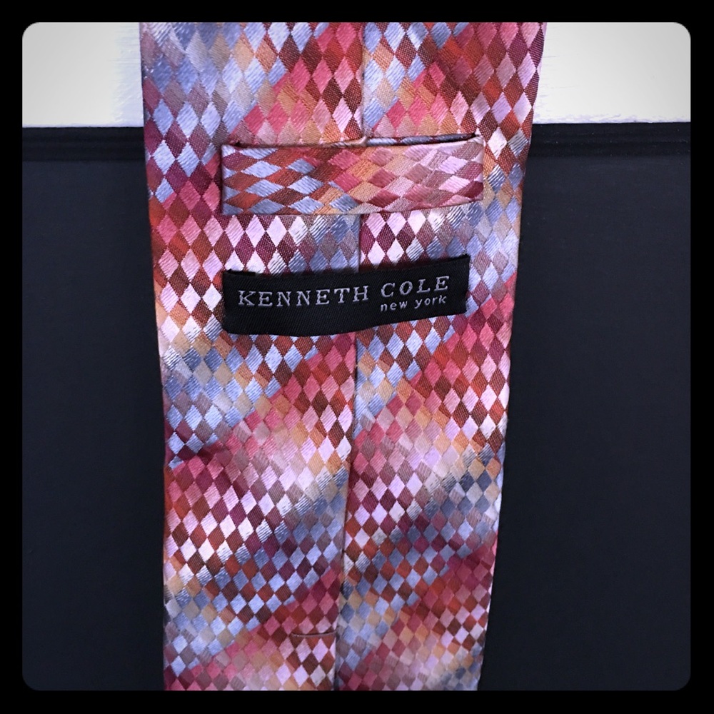 Kenneth Cole  Tie -100% Silk